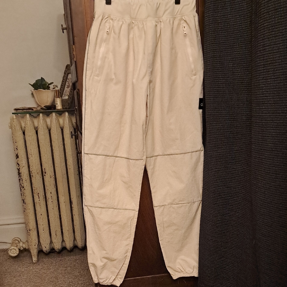 Alo Yoga Size Medium Cream Jogger Pants